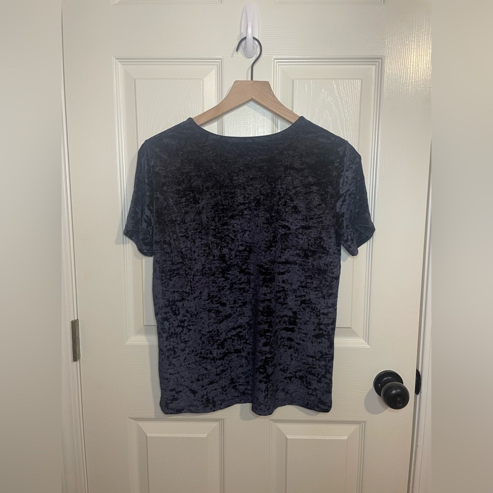 Vince Black Chic Velvet Top Size Medium - Picture 7 of 9